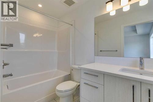 646 Rangeview Street Se, Calgary, AB - Indoor Photo Showing Bathroom
