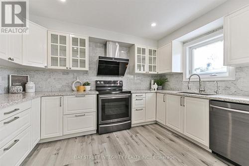 28 Carnforth Drive, Markham, ON - Indoor Photo Showing Kitchen With Upgraded Kitchen