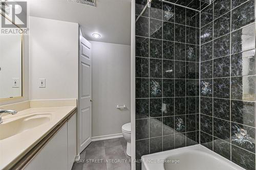 28 Carnforth Drive, Markham, ON - Indoor Photo Showing Bathroom