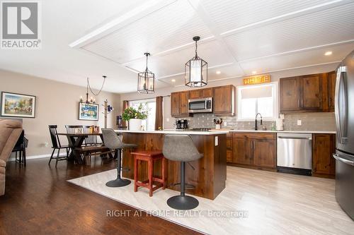 10 Kalman Drive, Cavan Monaghan (Cavan Twp), ON - Indoor Photo Showing Kitchen With Upgraded Kitchen