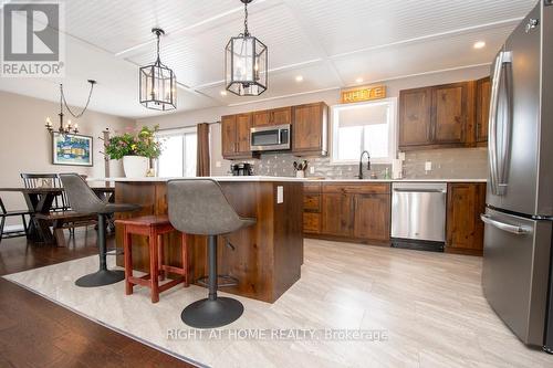 10 Kalman Drive, Cavan Monaghan (Cavan Twp), ON - Indoor Photo Showing Kitchen