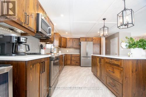 10 Kalman Drive, Cavan Monaghan (Cavan Twp), ON - Indoor Photo Showing Kitchen With Upgraded Kitchen