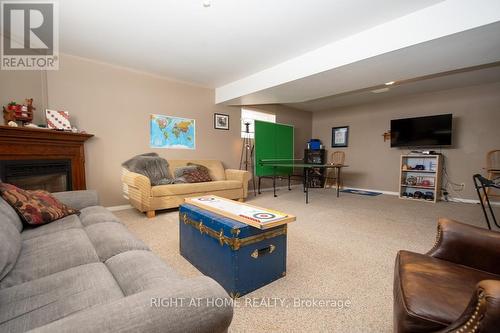 10 Kalman Drive, Cavan Monaghan (Cavan Twp), ON - Indoor Photo Showing Living Room With Fireplace