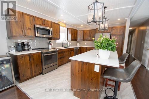 10 Kalman Drive, Cavan Monaghan (Cavan Twp), ON - Indoor Photo Showing Kitchen
