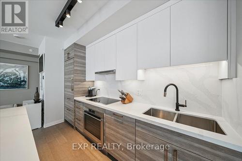 3404 - 59 Annie Craig Drive, Toronto, ON - Indoor Photo Showing Kitchen With Upgraded Kitchen