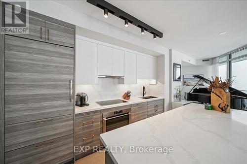 3404 - 59 Annie Craig Drive, Toronto, ON - Indoor Photo Showing Kitchen