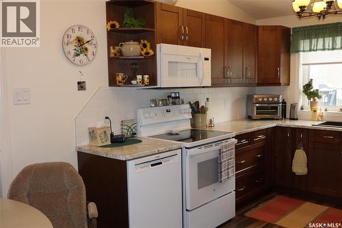 604 5Th Avenue W, Assiniboia, SK - Indoor Photo Showing Kitchen
