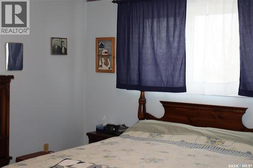 604 5Th Avenue W, Assiniboia, SK - Indoor Photo Showing Bedroom