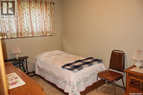604 5Th Avenue W, Assiniboia, SK - Indoor Photo Showing Bedroom