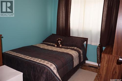 604 5Th Avenue W, Assiniboia, SK - Indoor Photo Showing Bedroom
