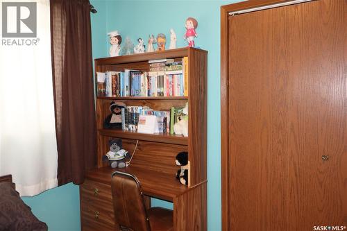 604 5Th Avenue W, Assiniboia, SK - Indoor