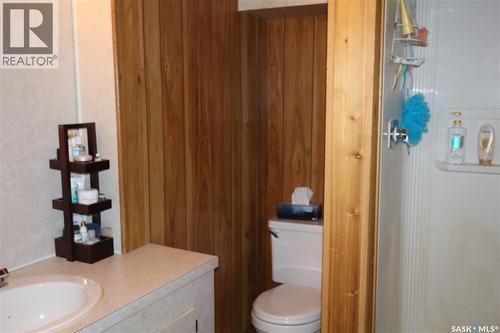 604 5Th Avenue W, Assiniboia, SK - Indoor Photo Showing Bathroom