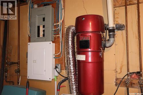 604 5Th Avenue W, Assiniboia, SK - Indoor Photo Showing Basement