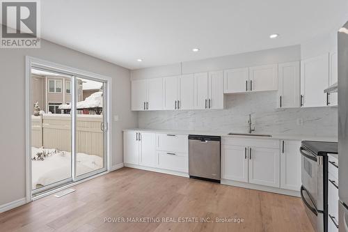 730 Scala Avenue, Ottawa, ON - Indoor Photo Showing Kitchen
