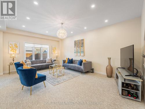 22 Bethune Avenue, Hamilton, ON - Indoor Photo Showing Living Room