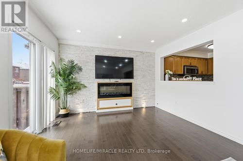 99 Spicebush Terrace, Brampton, ON - Indoor Photo Showing Living Room