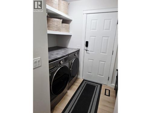 2455 Quail Ridge Boulevard Unit# 213, Kelowna, BC - Indoor Photo Showing Laundry Room
