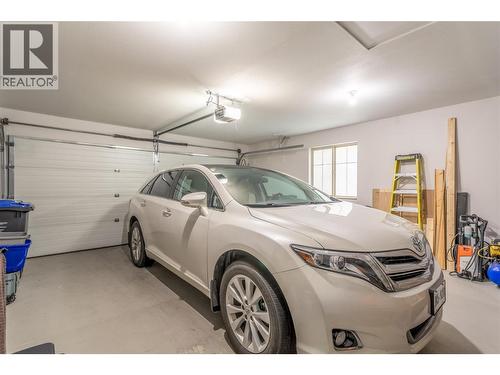 2455 Quail Ridge Boulevard Unit# 213, Kelowna, BC - Indoor Photo Showing Garage