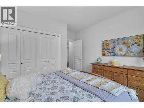 2455 Quail Ridge Boulevard Unit# 213, Kelowna, BC - Indoor Photo Showing Bedroom