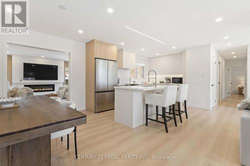 26 Sir Bedevere Place, Markham, ON - Indoor Photo Showing Kitchen With Upgraded Kitchen