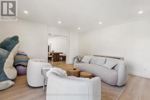 26 Sir Bedevere Place, Markham, ON - Indoor Photo Showing Living Room