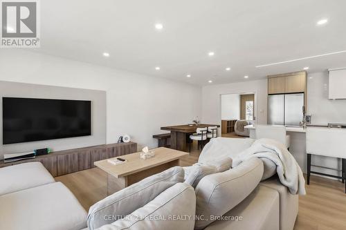 26 Sir Bedevere Place, Markham, ON - Indoor Photo Showing Living Room