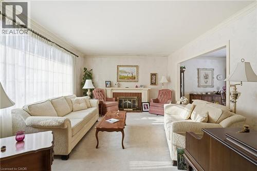 167 Fallingbrook Drive, Hamilton, ON - Indoor Photo Showing Living Room