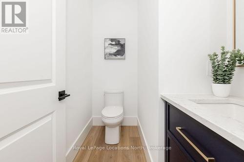 53 Niagara Street, Collingwood, ON - Indoor Photo Showing Bathroom