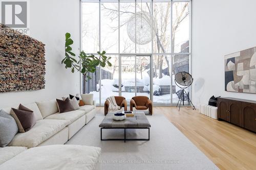 20A Woodlawn Avenue W, Toronto, ON - Indoor Photo Showing Living Room