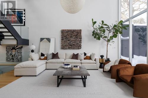 20A Woodlawn Avenue W, Toronto, ON - Indoor Photo Showing Living Room