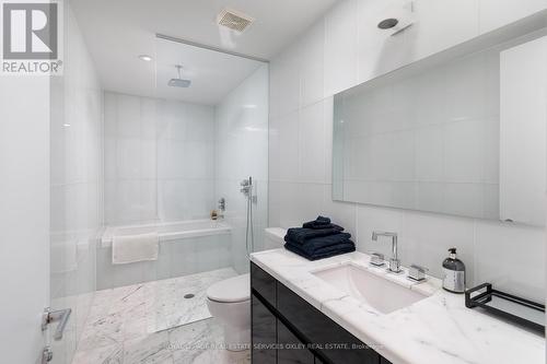 20A Woodlawn Avenue W, Toronto, ON - Indoor Photo Showing Bathroom