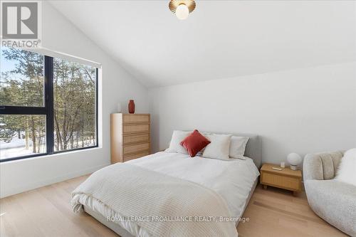372 Prinyers Cove Crescent, Prince Edward County (North Marysburg Ward), ON - Indoor Photo Showing Bedroom