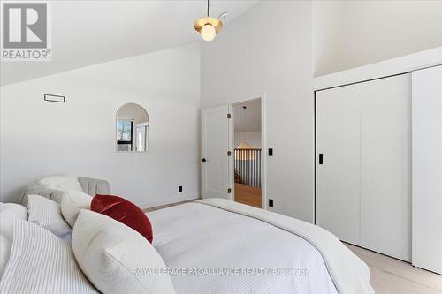 372 Prinyers Cove Crescent, Prince Edward County (North Marysburg Ward), ON - Indoor Photo Showing Bedroom