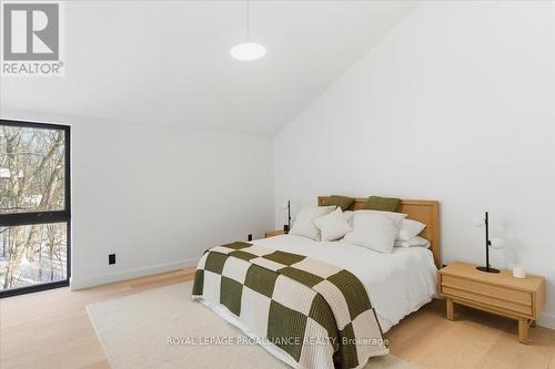 372 Prinyers Cove Crescent, Prince Edward County (North Marysburg Ward), ON - Indoor Photo Showing Bedroom