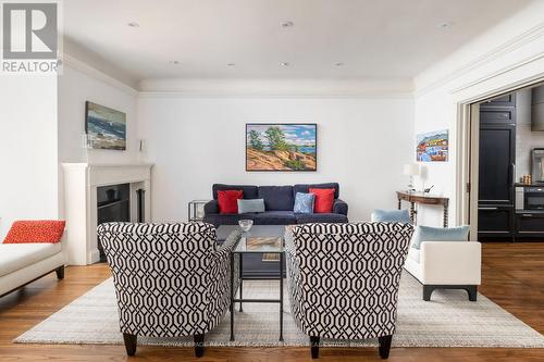 7 Binscarth Road, Toronto, ON - Indoor Photo Showing Living Room