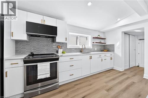 4149 Welland Street, Niagara Falls, ON - Indoor Photo Showing Kitchen With Upgraded Kitchen