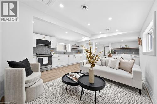 4149 Welland Street, Niagara Falls, ON - Indoor Photo Showing Living Room