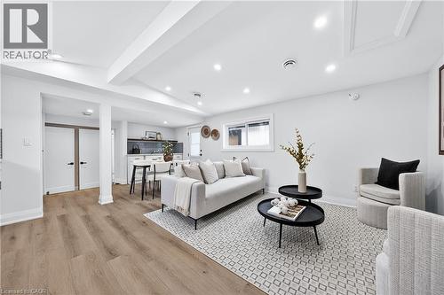 4149 Welland Street, Niagara Falls, ON - Indoor Photo Showing Living Room