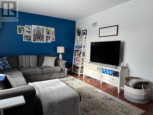 86 Gordon Ave, Thunder Bay, ON - Indoor Photo Showing Living Room
