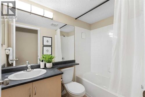 4104, 10 Prestwick Bay Se, Calgary, AB - Indoor Photo Showing Bathroom