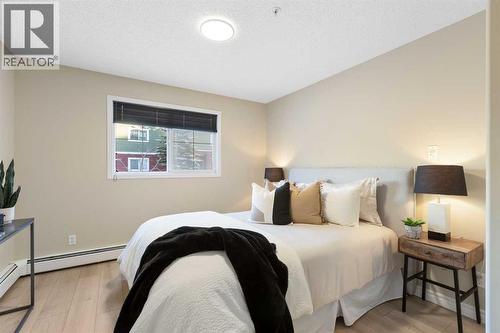 4104, 10 Prestwick Bay Se, Calgary, AB - Indoor Photo Showing Bedroom