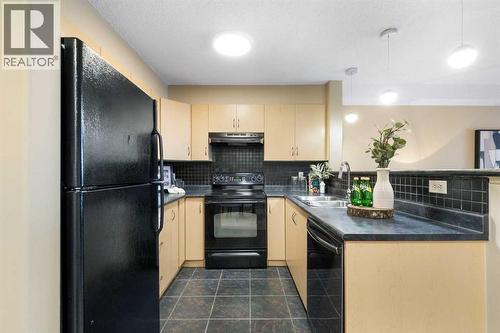 4104, 10 Prestwick Bay Se, Calgary, AB - Indoor Photo Showing Kitchen With Double Sink