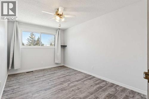 10618 Braeside Drive Sw, Calgary, AB - Indoor Photo Showing Other Room