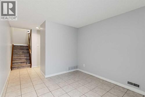 10618 Braeside Drive Sw, Calgary, AB - Indoor Photo Showing Other Room