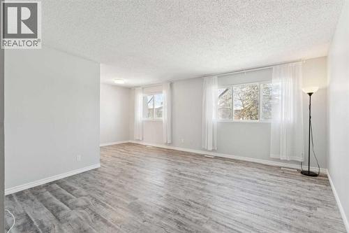 10618 Braeside Drive Sw, Calgary, AB - Indoor Photo Showing Other Room