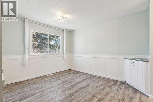 10618 Braeside Drive Sw, Calgary, AB - Indoor Photo Showing Other Room
