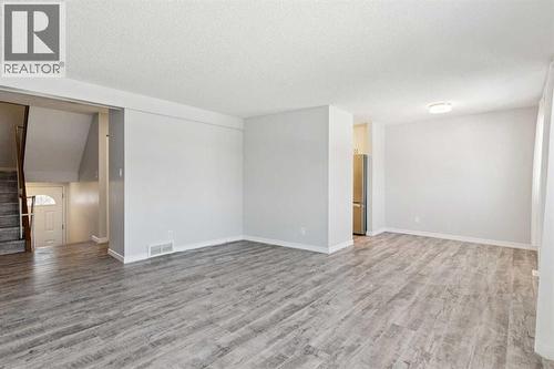 10618 Braeside Drive Sw, Calgary, AB - Indoor Photo Showing Other Room