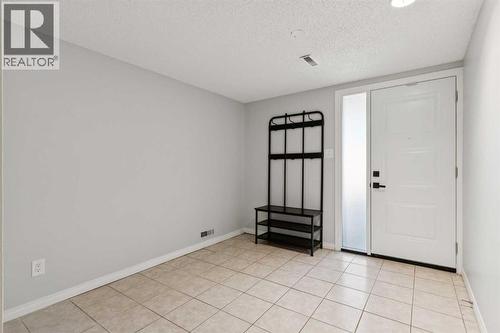 10618 Braeside Drive Sw, Calgary, AB - Indoor Photo Showing Other Room