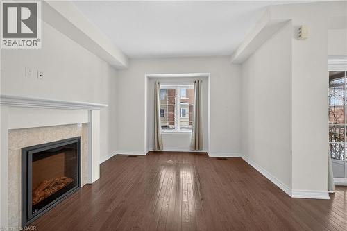 515 Winston Road Unit# 22, Grimsby, ON - Indoor With Fireplace