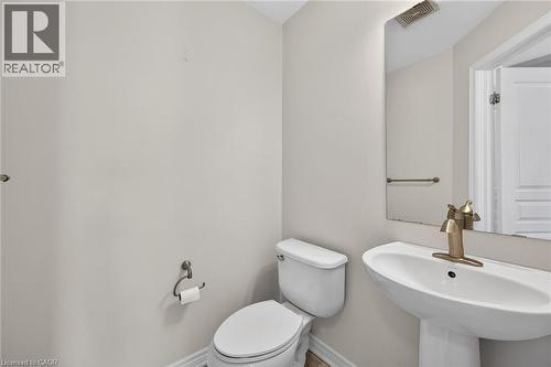 515 Winston Road Unit# 22, Grimsby, ON - Indoor Photo Showing Bathroom